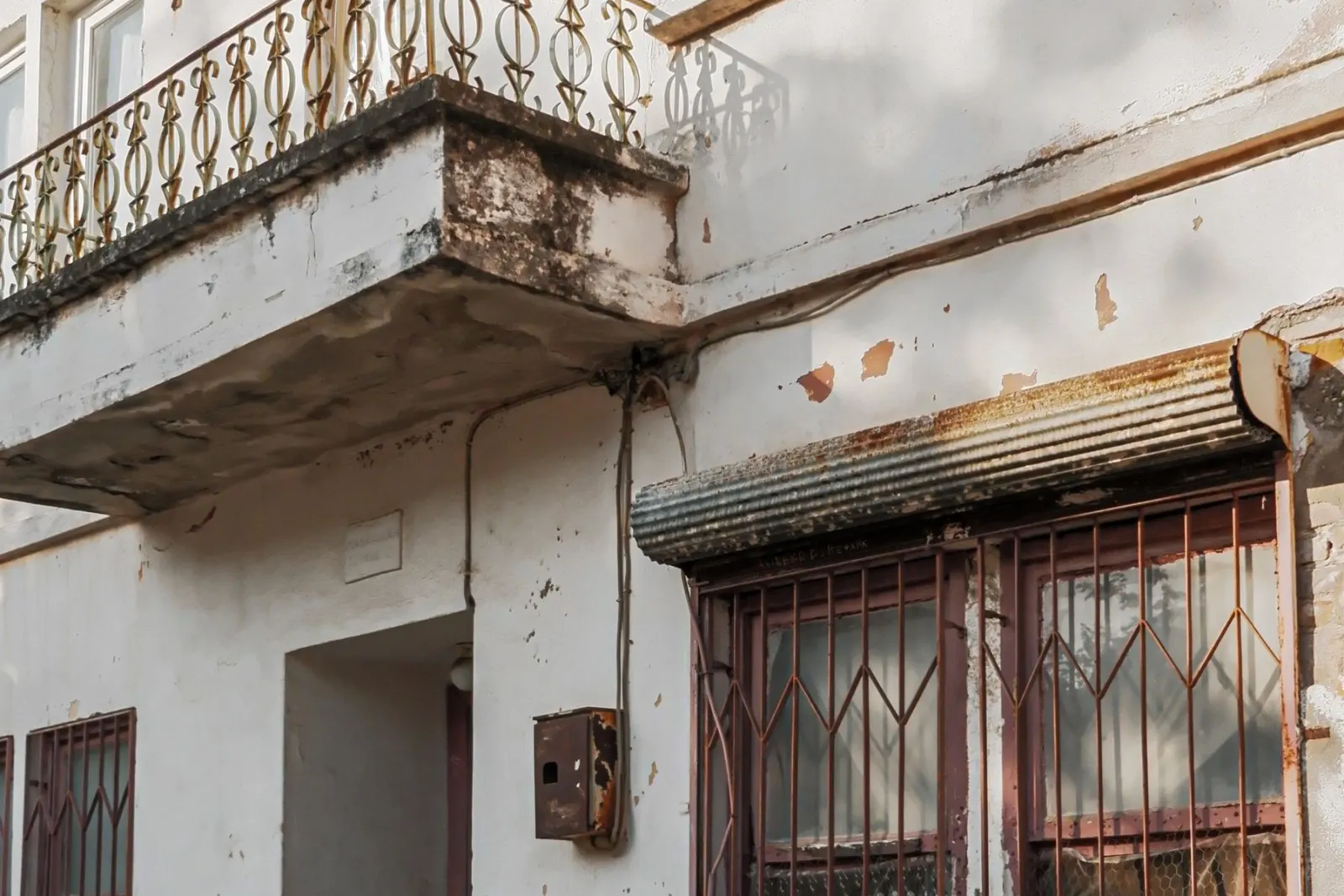 Box sash windows in the facade of an older building